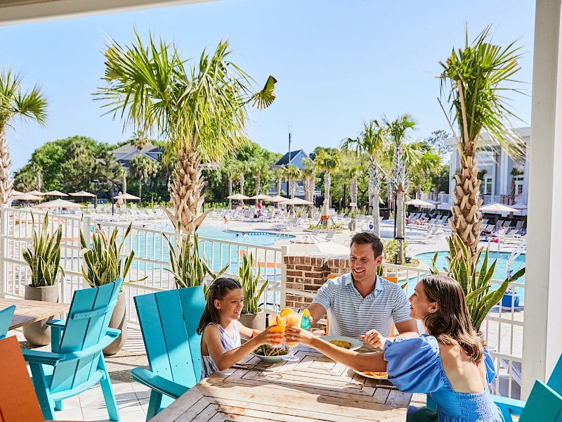 Patio Dining at Laughing Gull