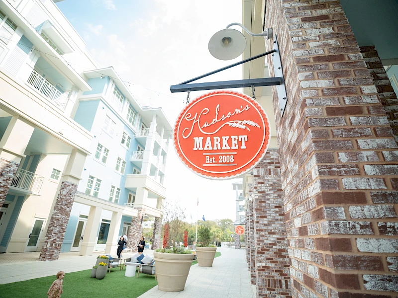 Hudson's Market on the Plaza